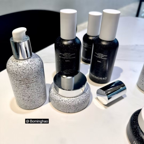 Custom Luxury Eco-Friendly Cosmetic Glass Bottles and Jars Set for Skin Care Cream Face Cream with Spray Lotion Pump Packaging