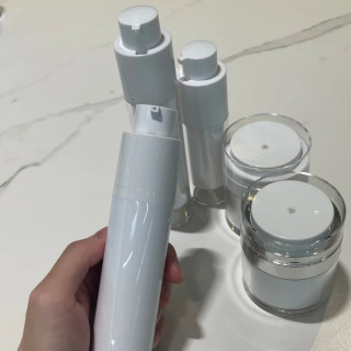 Акриловый airless-флакон 30 мл с помпой #1